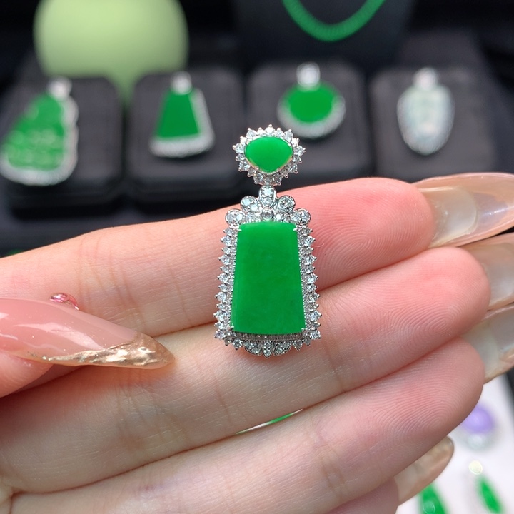 翡翠吊坠(不含链)18K金镶嵌力推