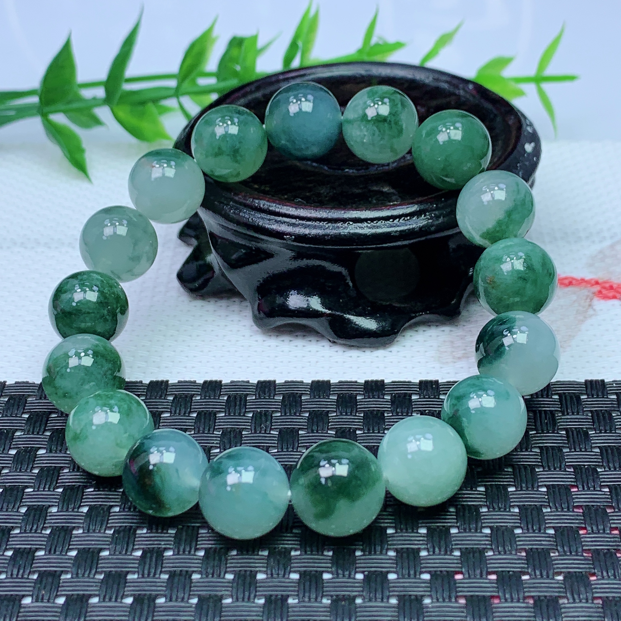 缅甸天然A货翡翠 冰飘花圆珠手串 珠大12mm 17颗