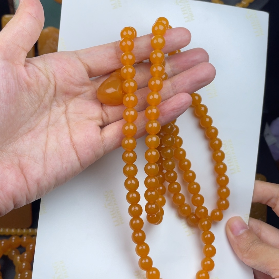 飞***扬石英质玉（缅黄）未镶嵌吊坠(赠链)