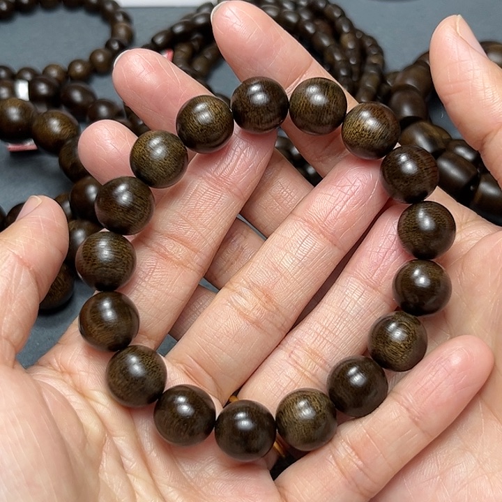 沉香手串白棋玉化