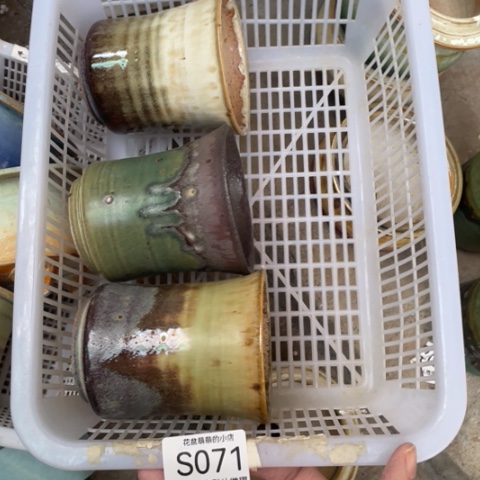 紫砂花盆微瑕071口径7厘米左右