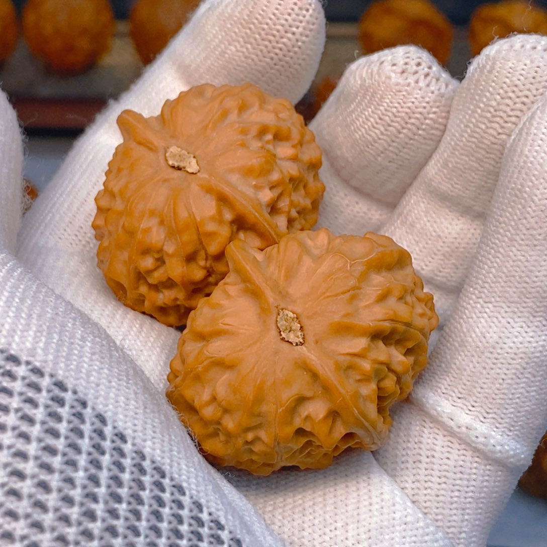 文玩核桃吊坠阿*黄松峪元宝