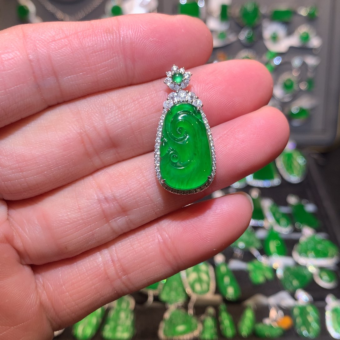 翡翠吊坠(不含链)18K金镶嵌天然翡翠