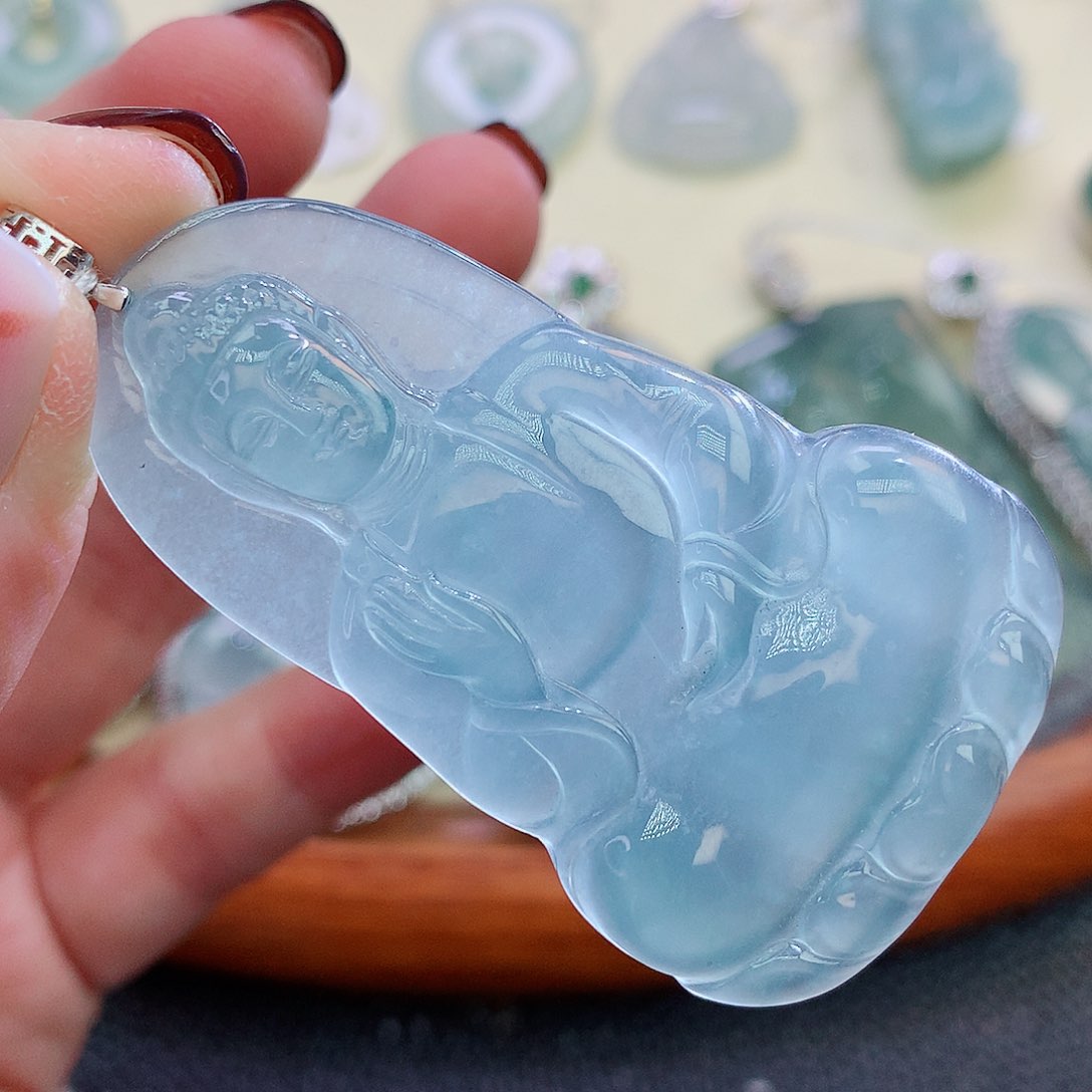 翡翠颈饰18K金镶嵌翡翠