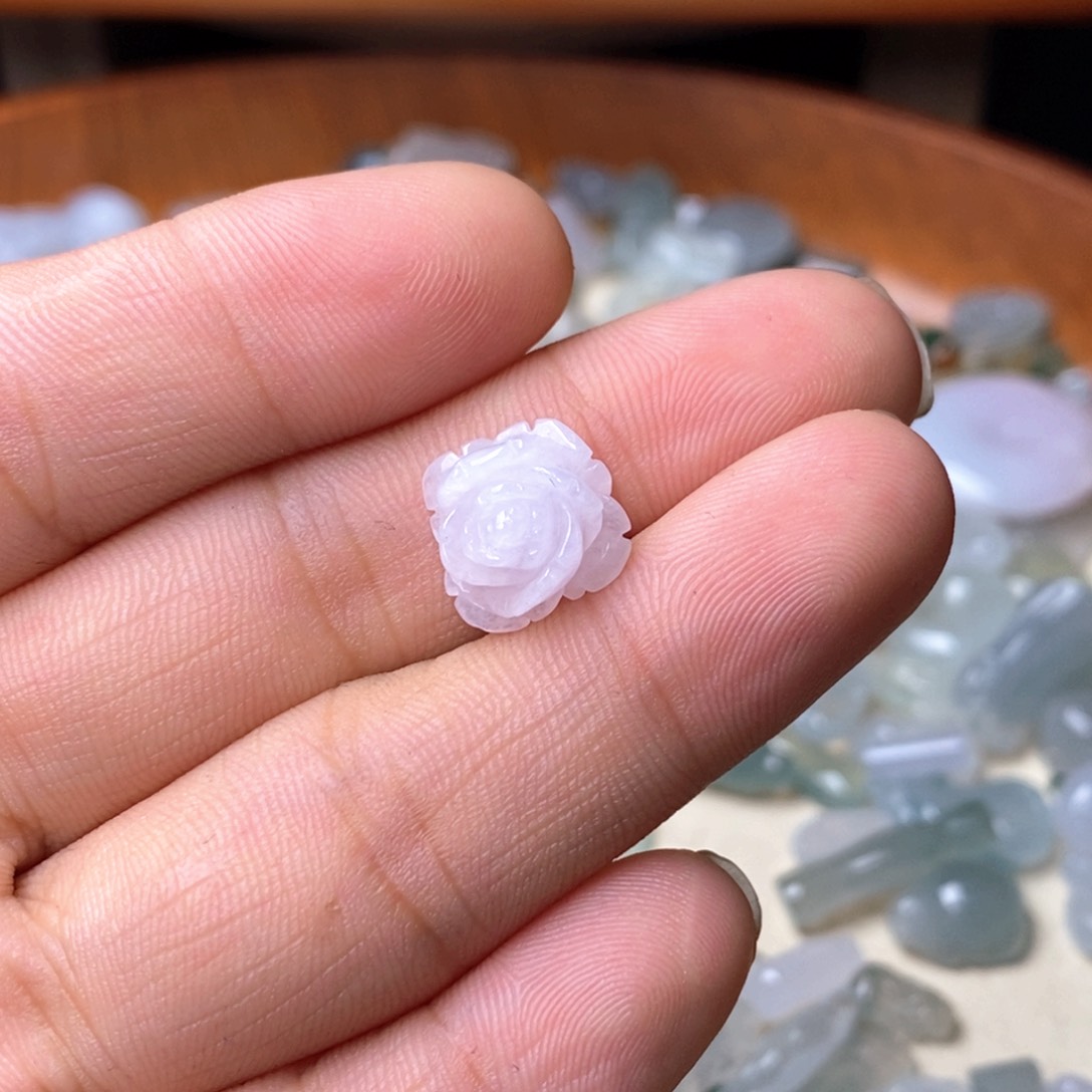 翡翠挂件未镶嵌翡翠
