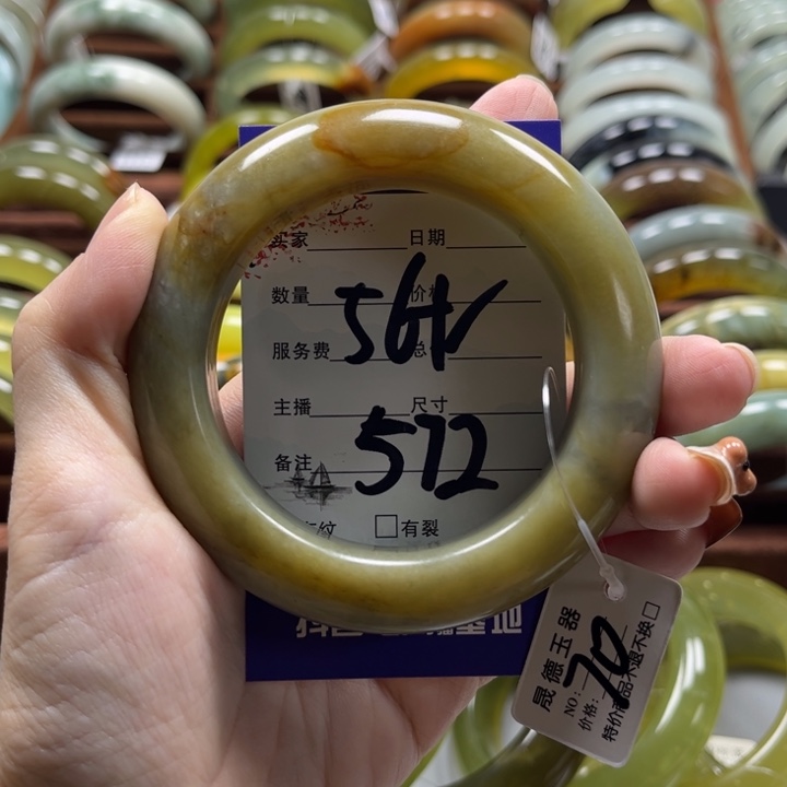 蛇纹石玉手镯未镶嵌淡**风