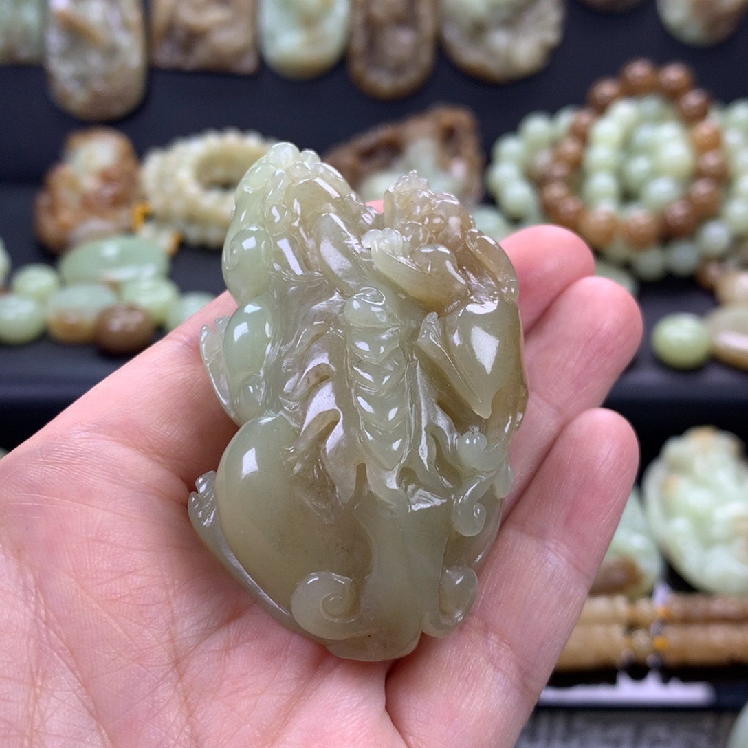 与***进和田玉未镶嵌挂件