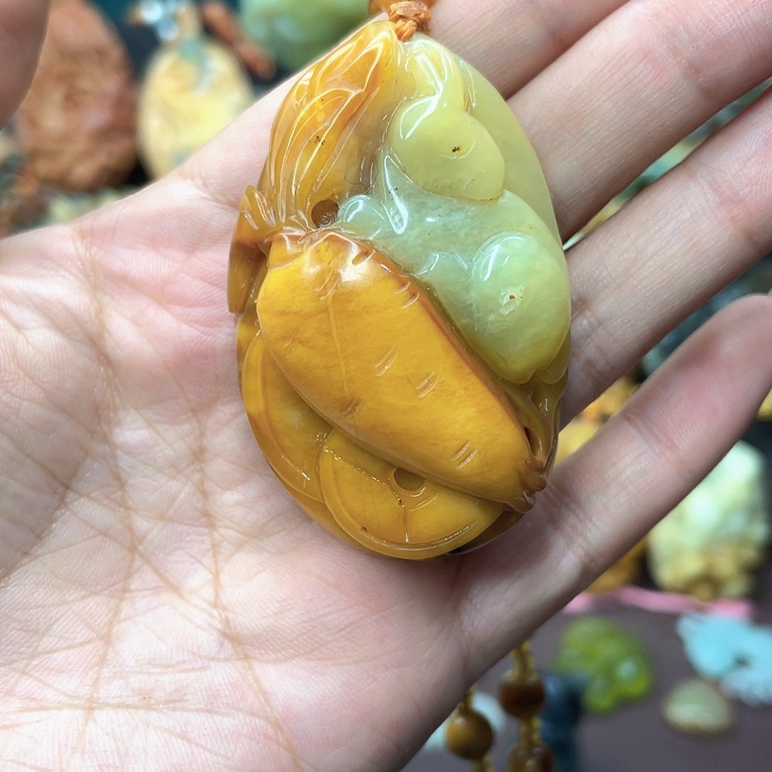 蛇纹石玉颈饰未镶嵌