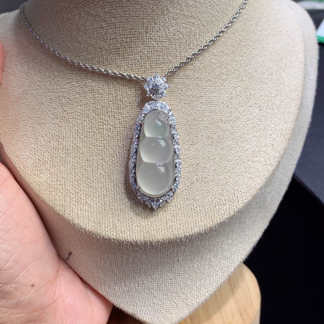颈饰银S925镶嵌石英质玉（非洲翠）