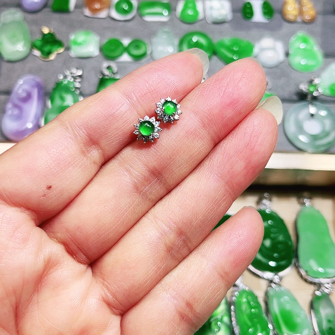 翡翠颈饰未镶嵌裸石