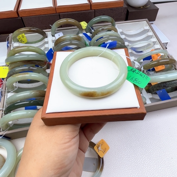 未镶嵌手镯和田玉七月