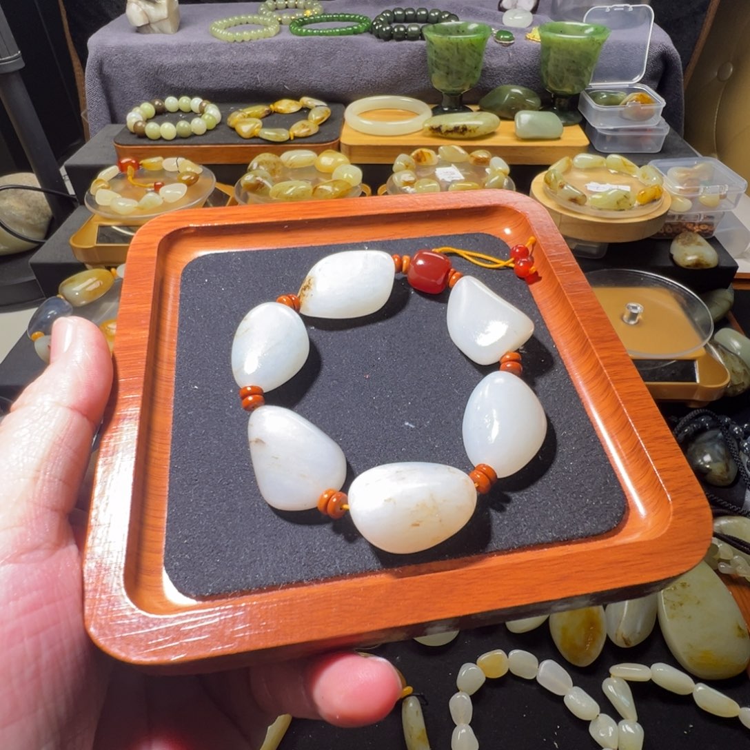 H***y和田玉未镶嵌手串