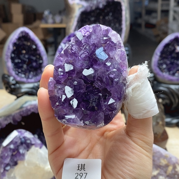 紫晶未镶嵌大型摆件（非配饰）