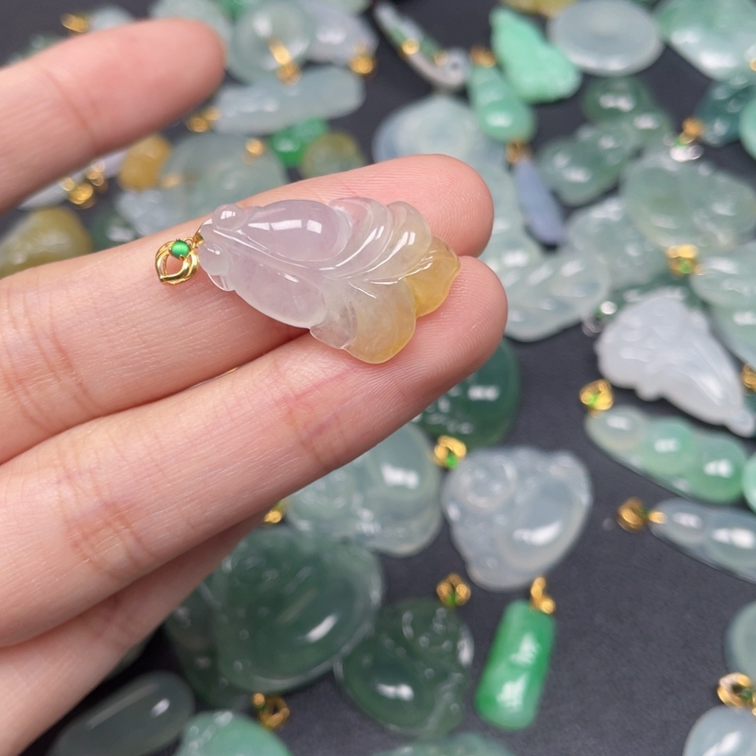 翡翠颈饰18K金镶嵌翡翠