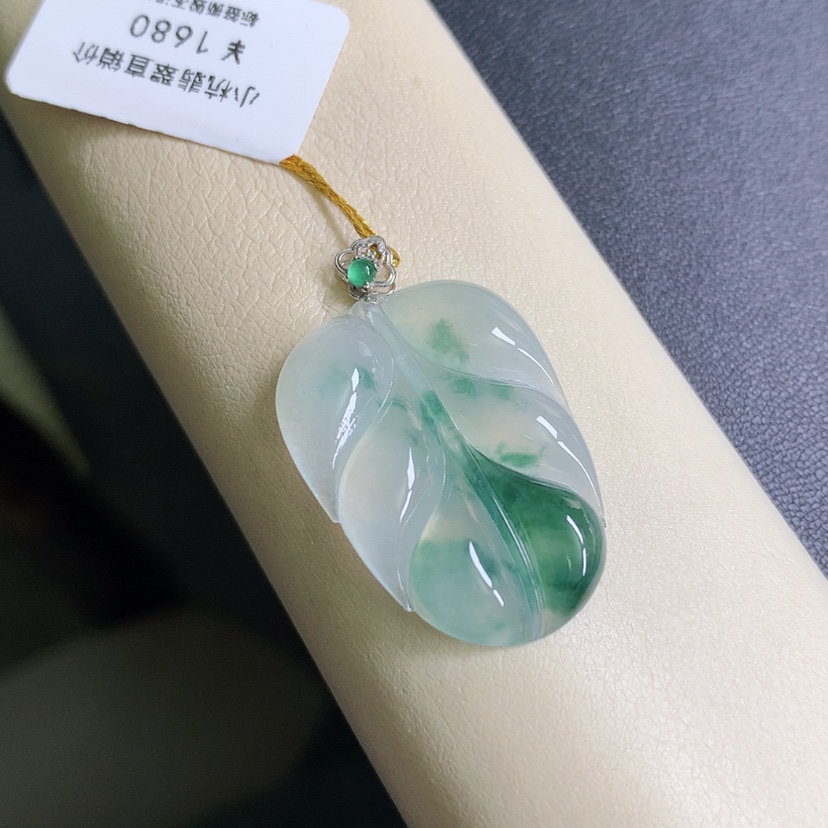 【闪购商品】翡翠颈饰18K金镶嵌叶子