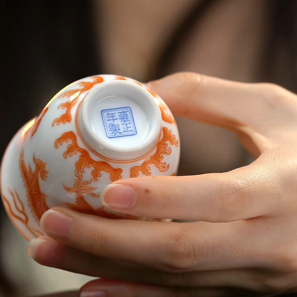 F矾红彩双龙戏珠纹杯