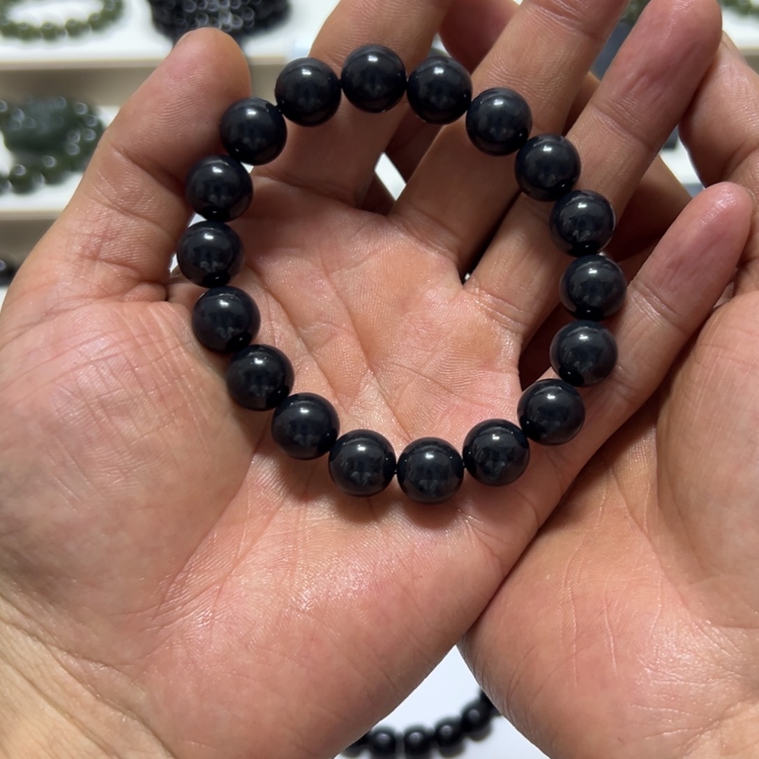 颈饰未镶嵌和田玉（墨玉）