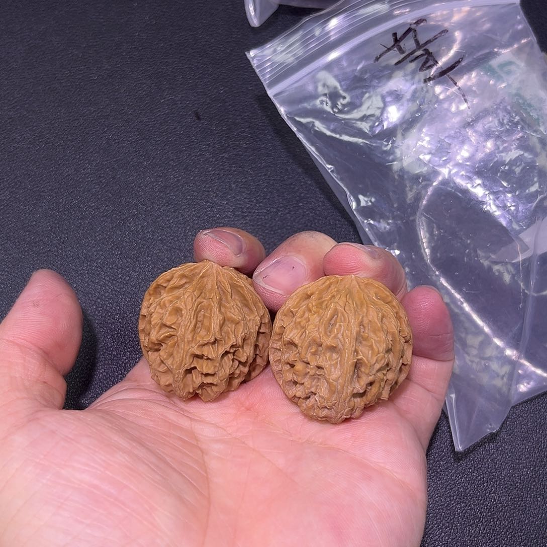 文玩核桃吊坠苹果