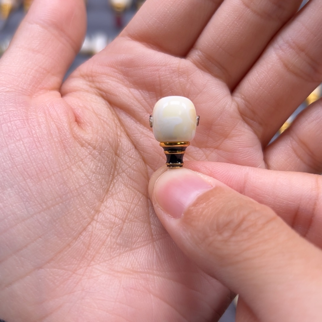 琥珀未镶嵌裸石10.3mm