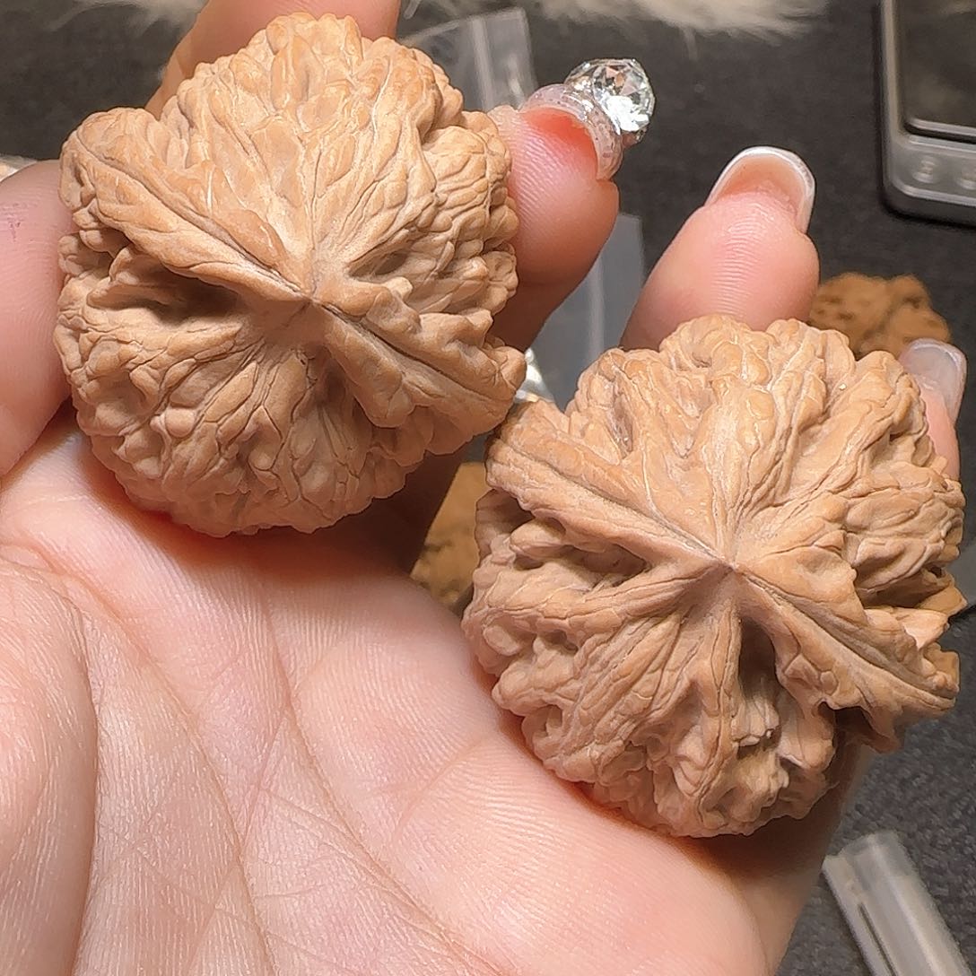 文玩核桃吊坠42红锦鲤