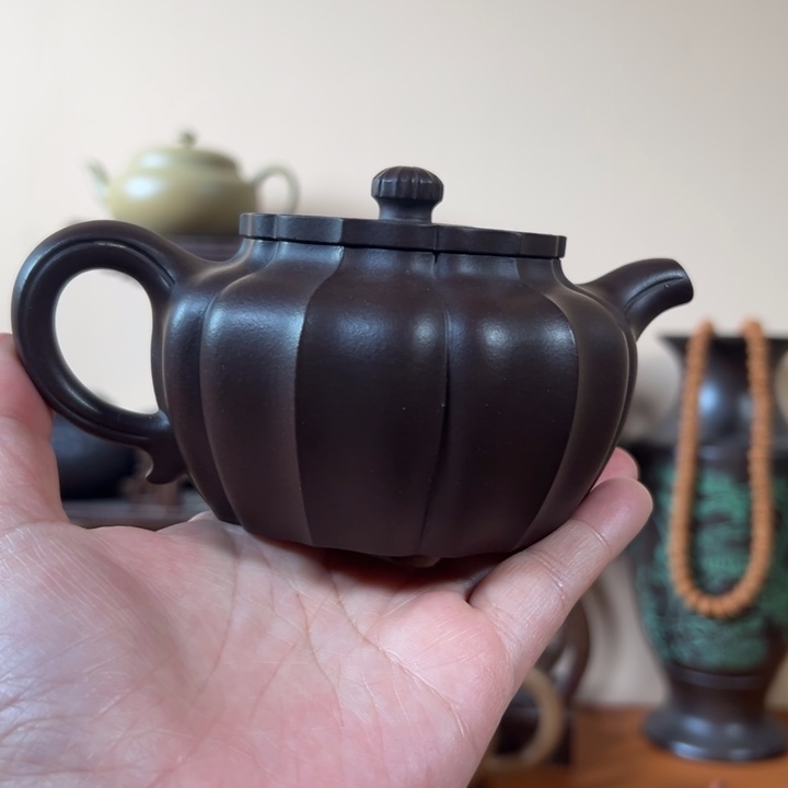 紫砂茶壶筋纹扁辰