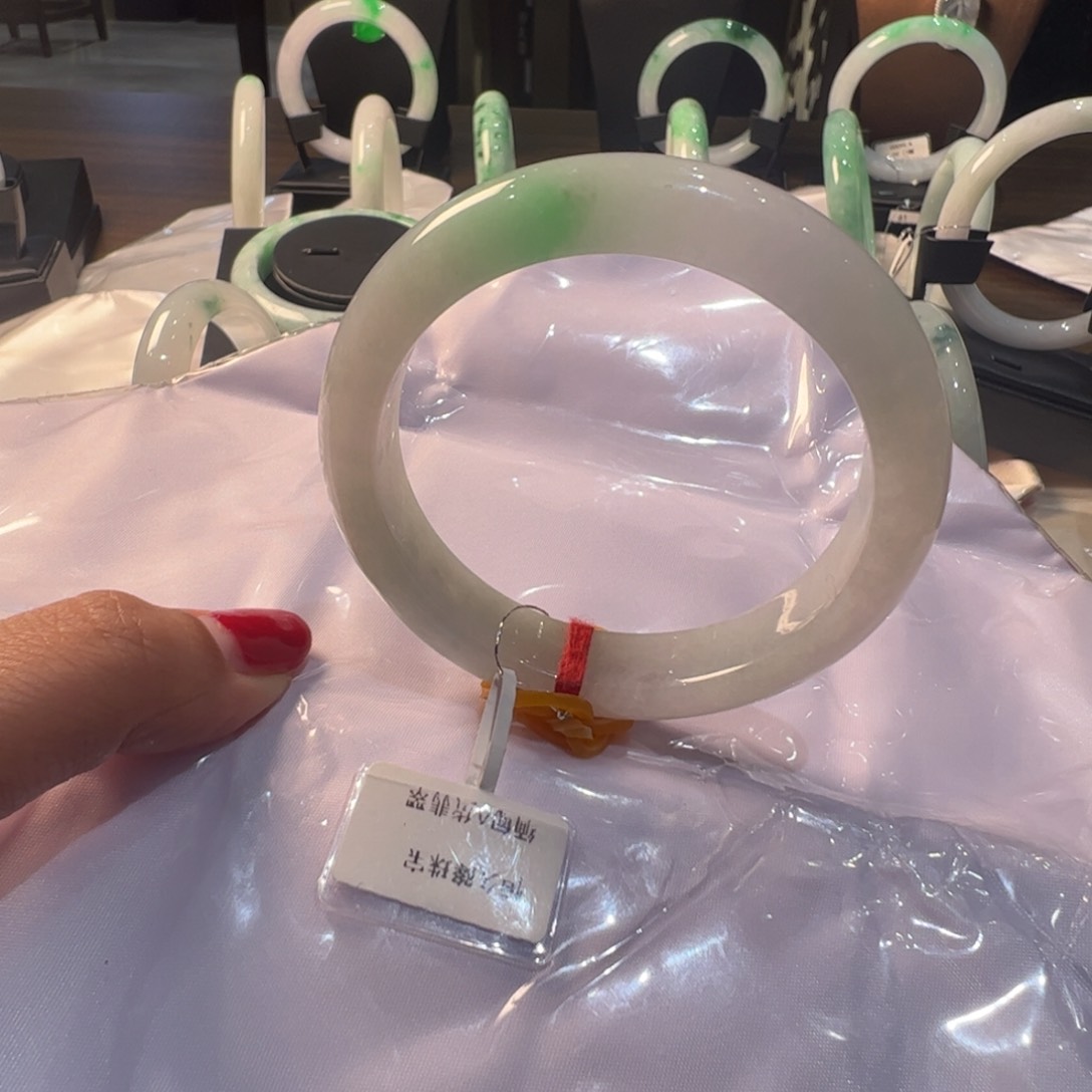 翡翠手镯（圆镯）未镶嵌