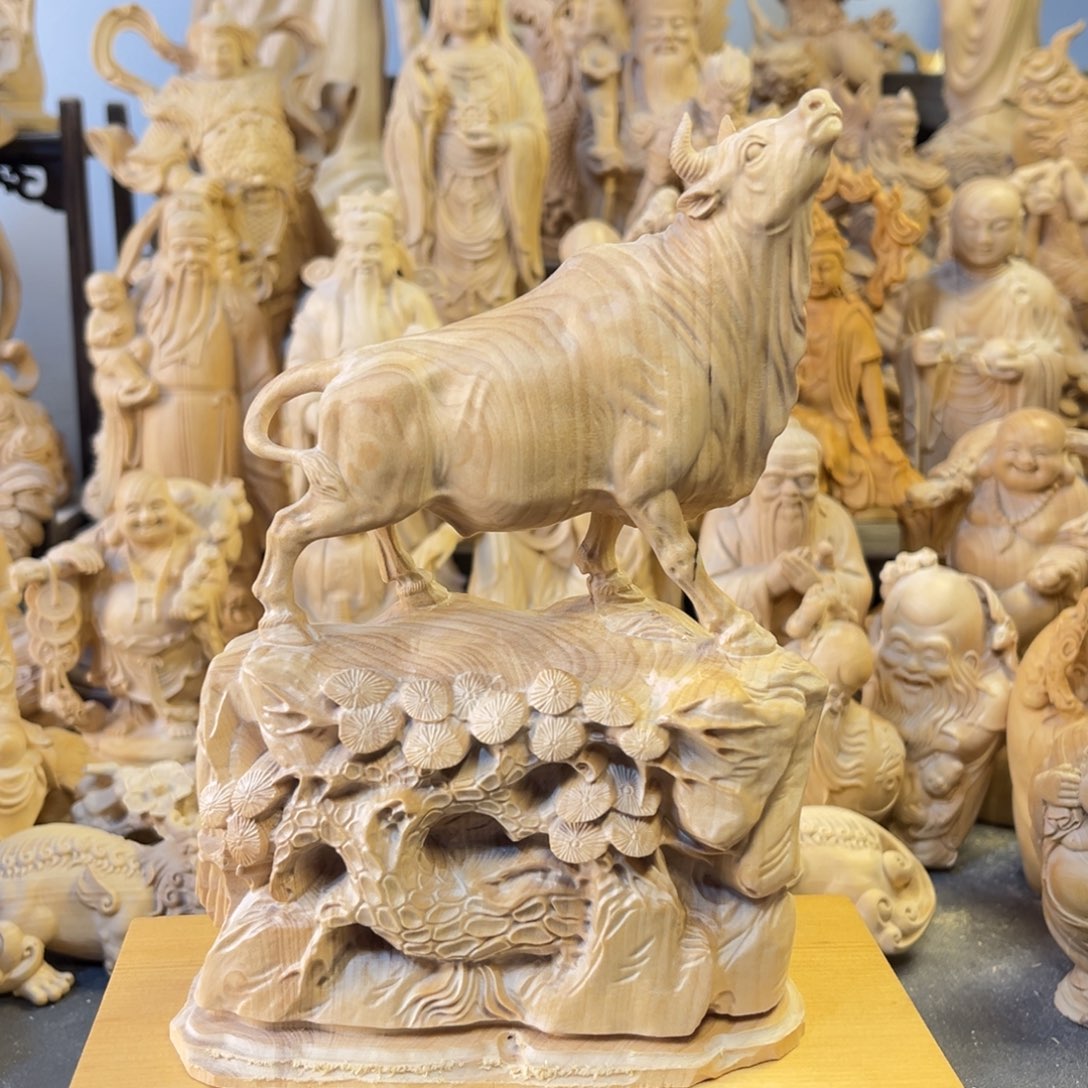 一***良木小叶黄杨木15高牛气冲天摆件