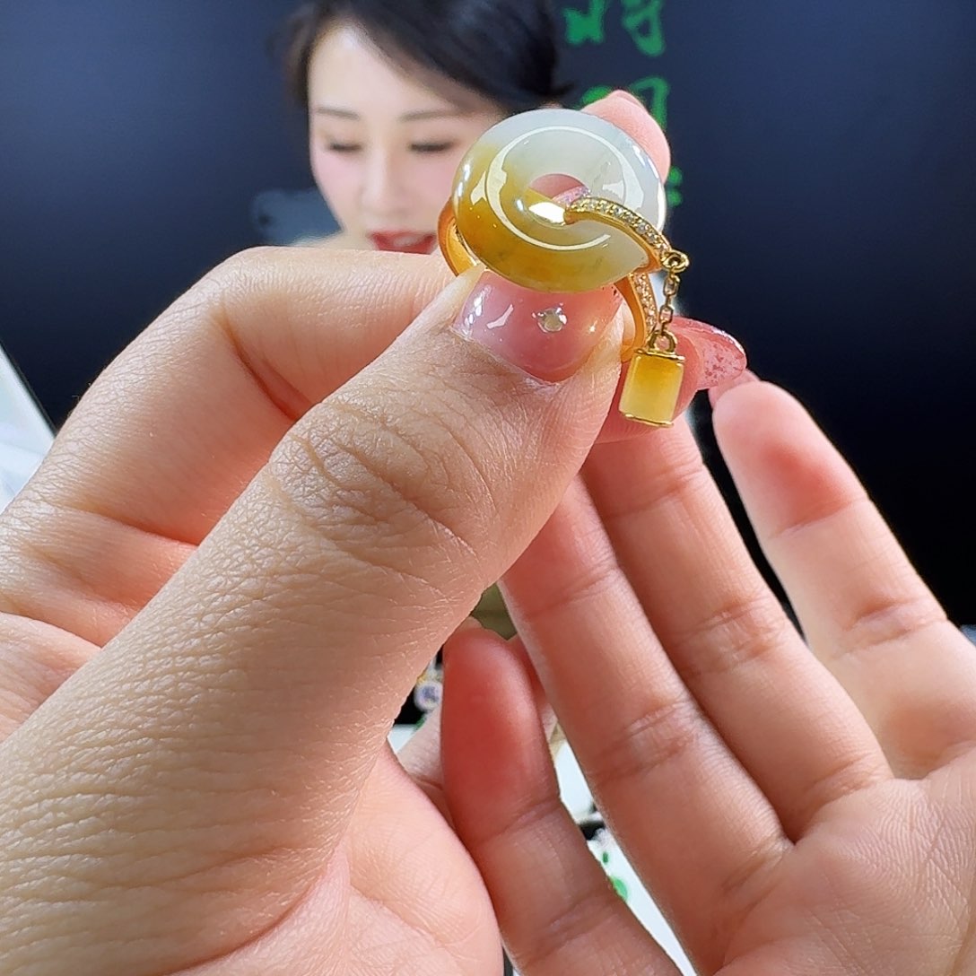 翡翠戒指18K金镶嵌18k镶嵌