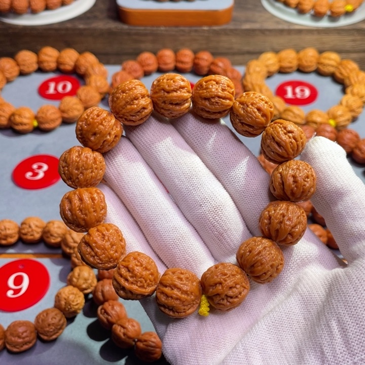 文玩核桃手串玉珊瑚