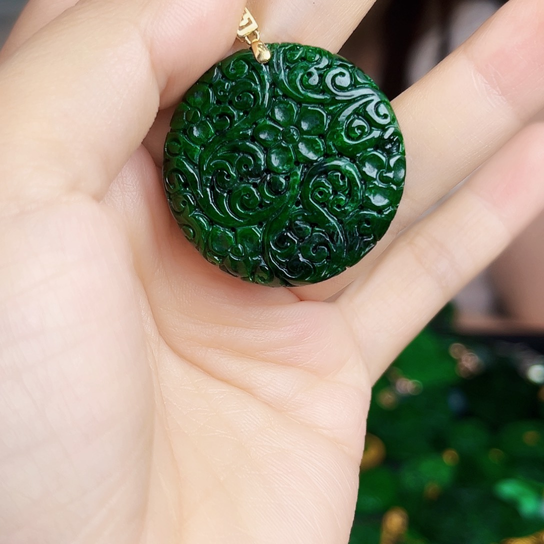 翡翠18K金镶嵌颈饰多样性