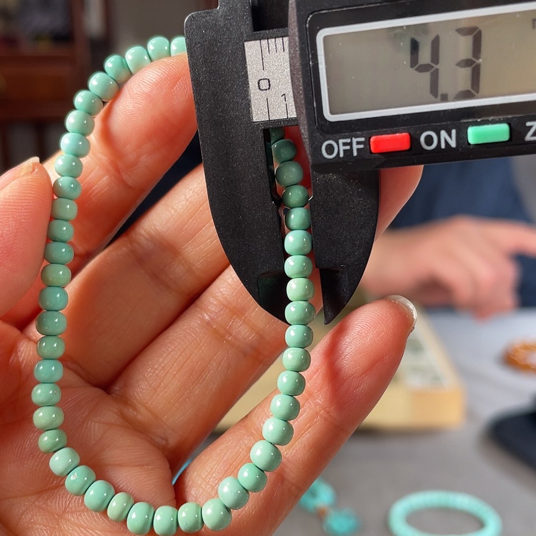 绿松石颈饰未镶嵌