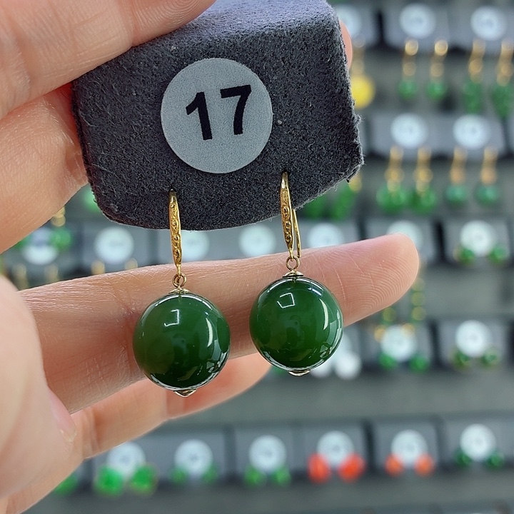 和田玉18K金镶嵌耳饰