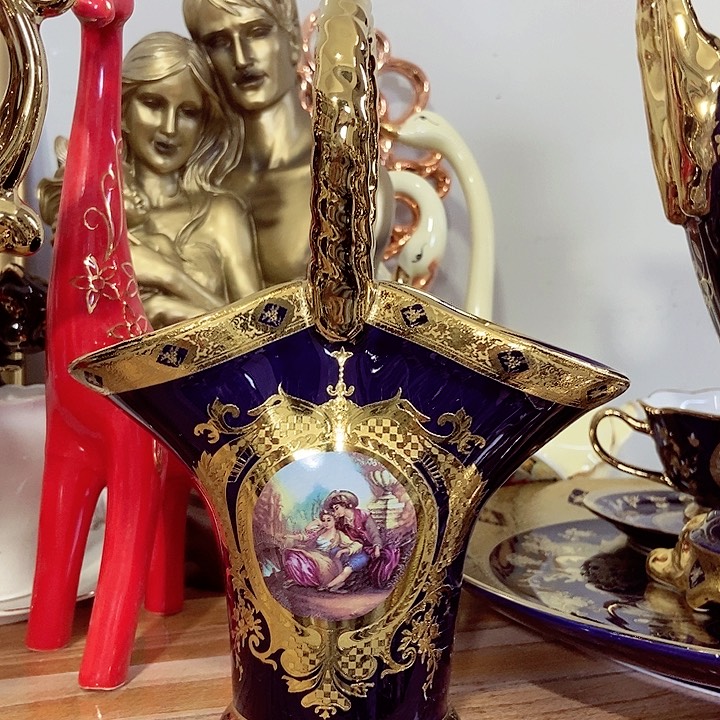 碗微瑕………………………………………………