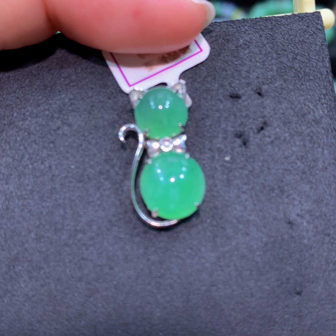 翡翠18K金镶嵌颈饰翡翠