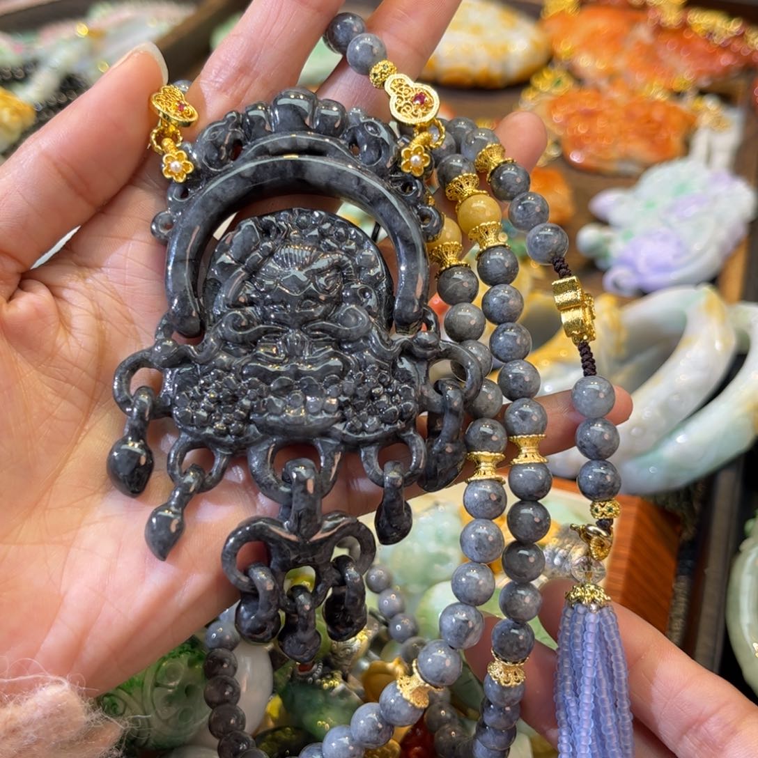 翡翠颈饰未镶嵌待编款