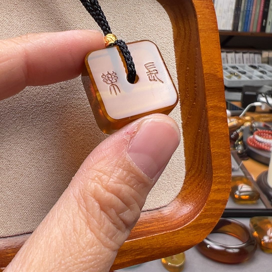 琥珀颈饰未镶嵌长乐