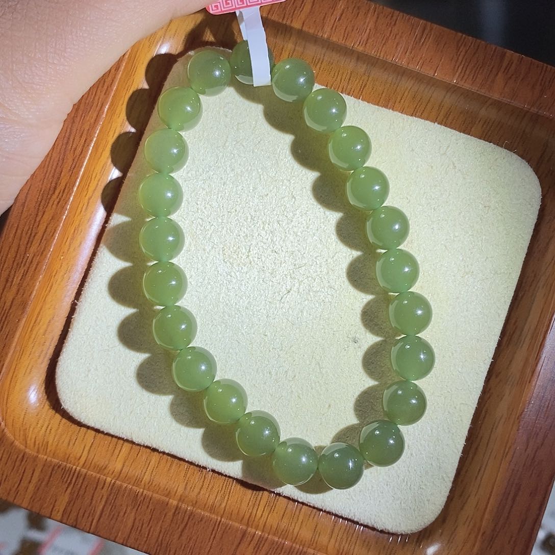 和田玉高冰湖水绿8mm未镶嵌