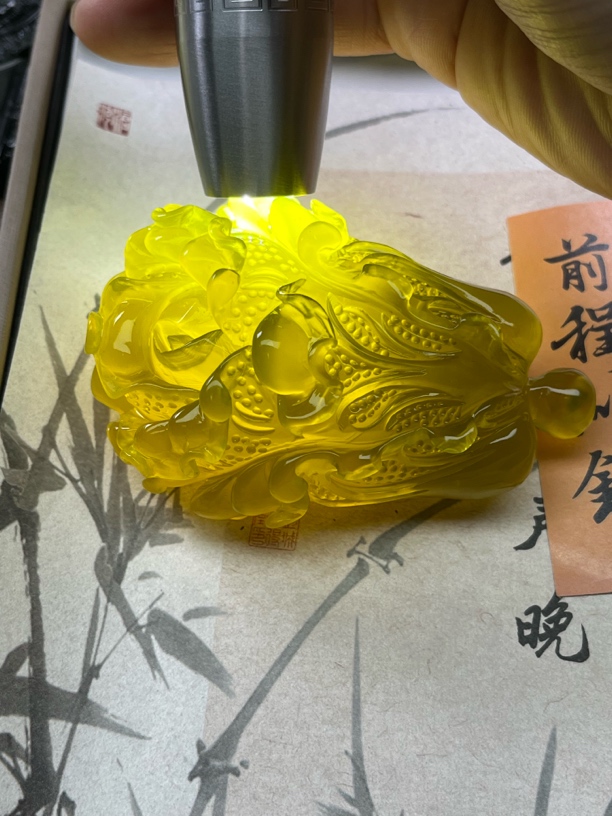 天然手工雕刻百财黄金玉手把件独特造型精美工艺，尺寸88mm