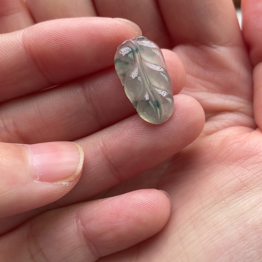 翡翠颈饰未镶嵌叶子