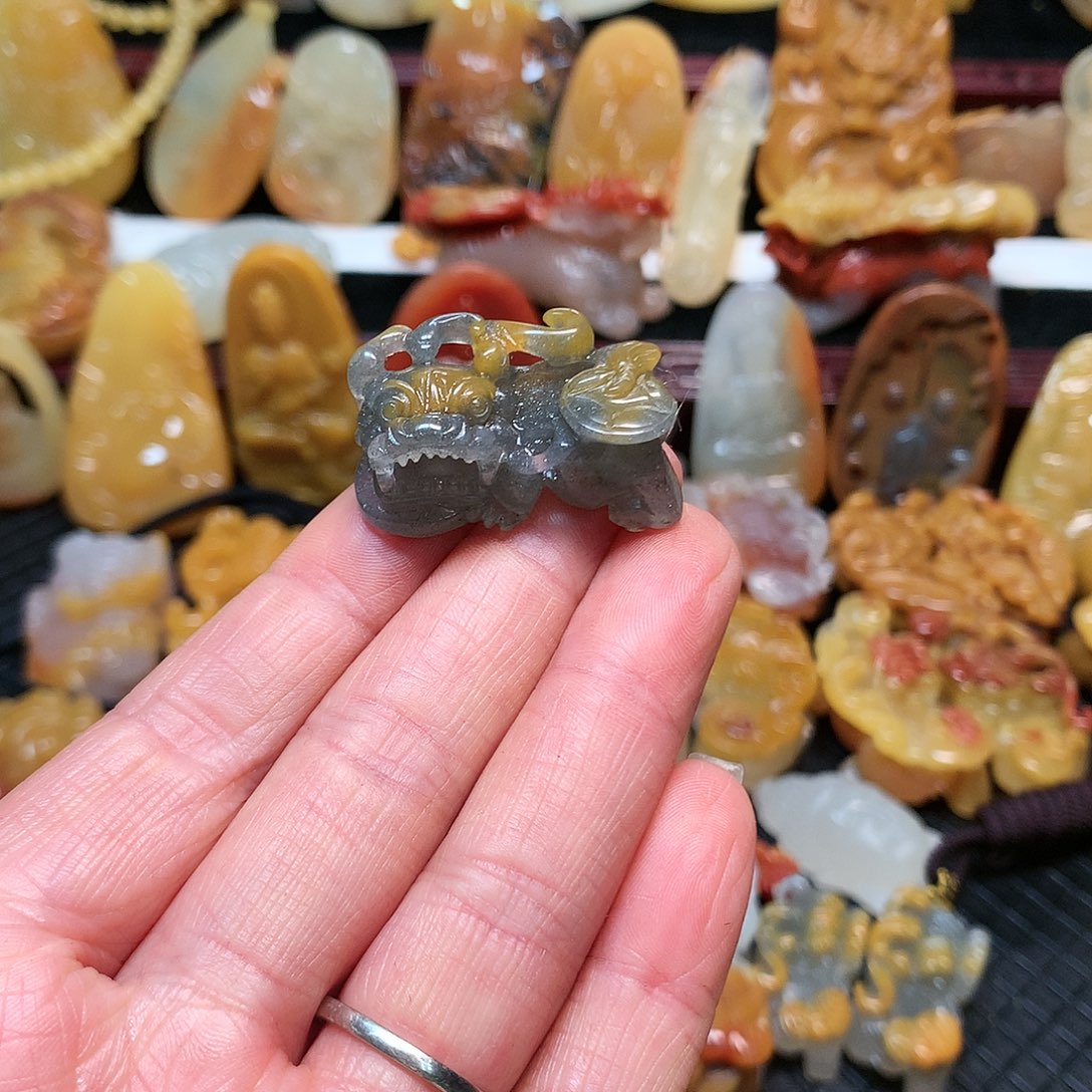 石英质玉（黄龙玉）挂件未镶嵌