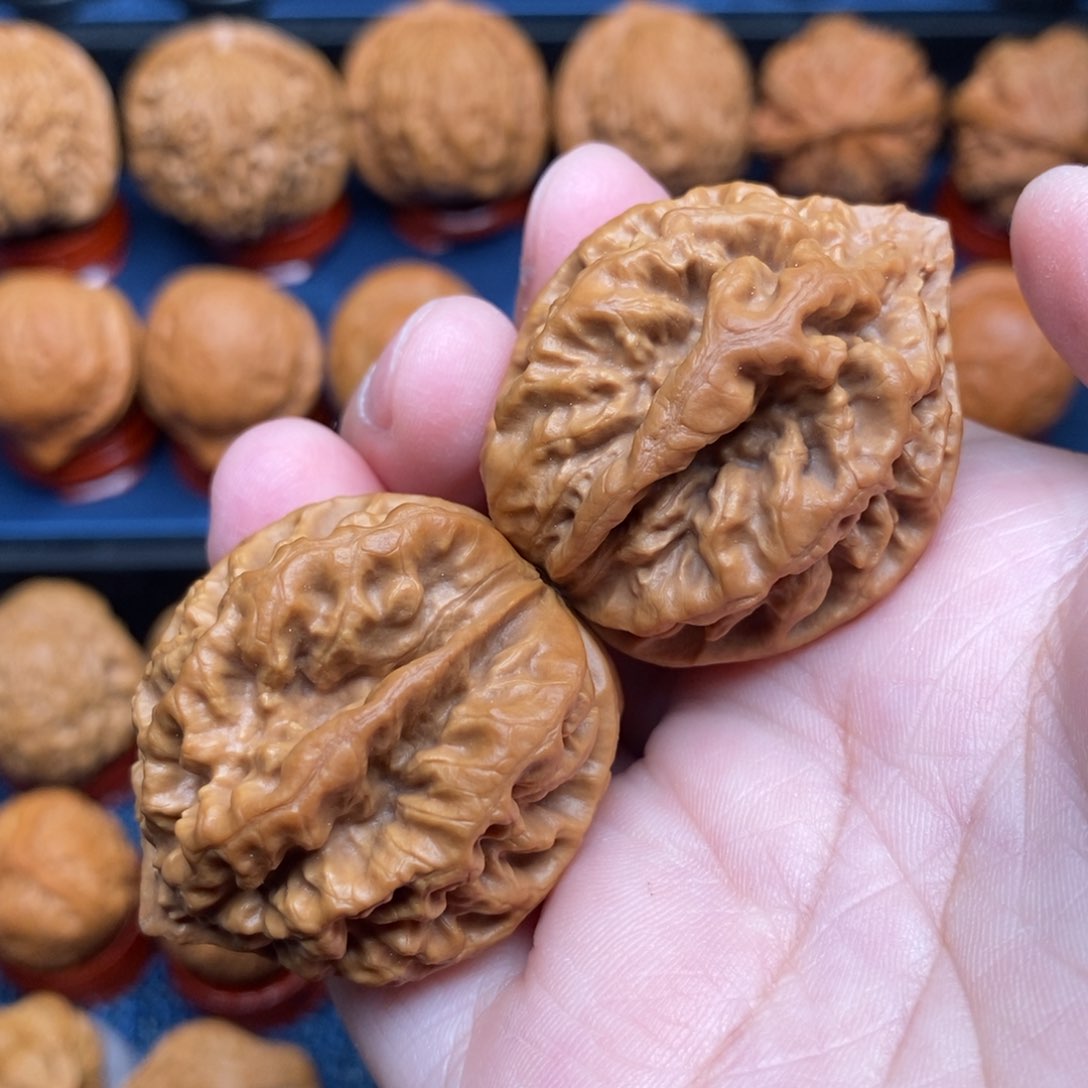 文玩核桃把件手捻八爪金龙