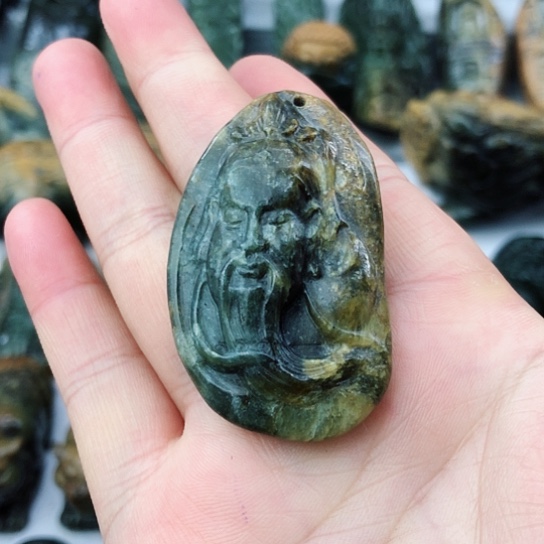 未镶嵌岫岩河磨玉（透闪石质玉）挂件