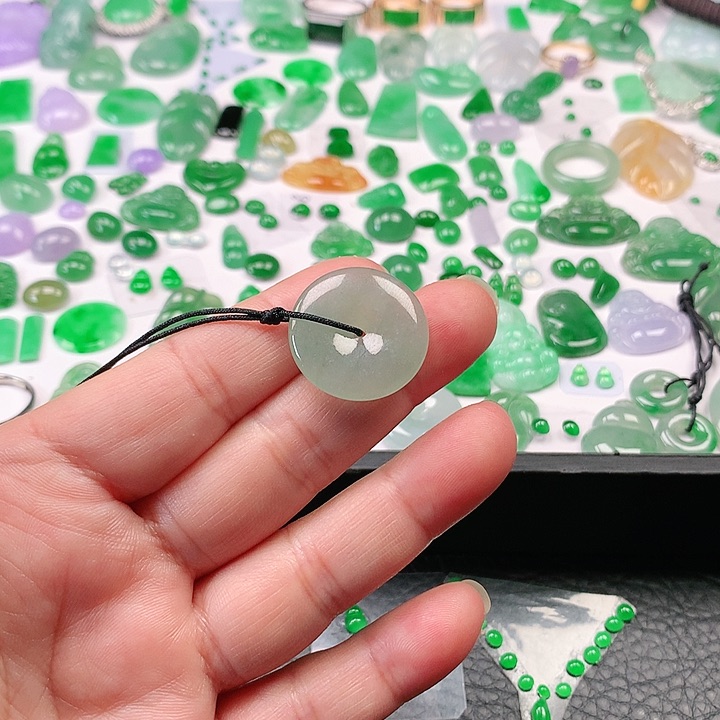 翡翠颈饰未镶嵌翡翠