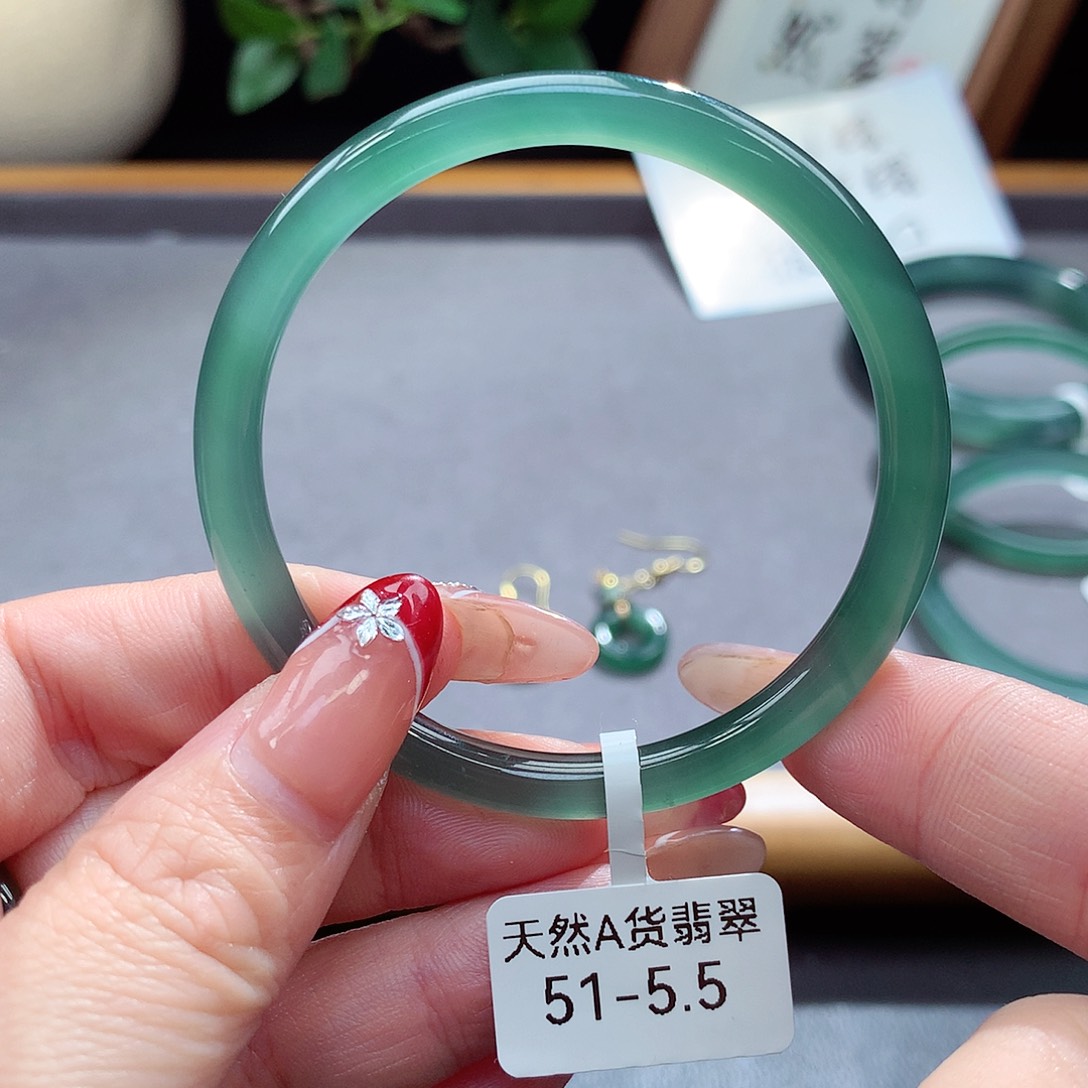 翡翠手镯（圆镯）未镶嵌