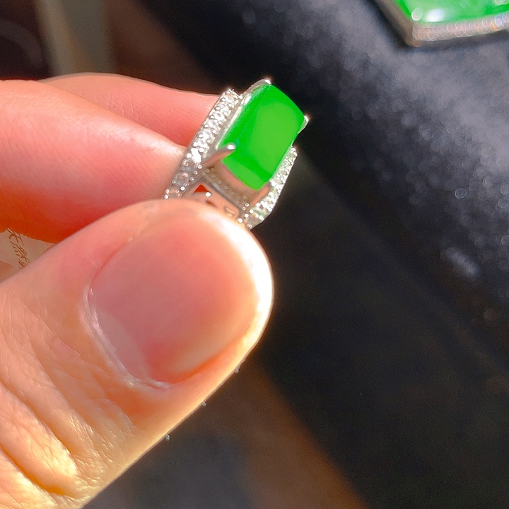 【闪购商品】翡翠颈饰银S925镶嵌翡翠