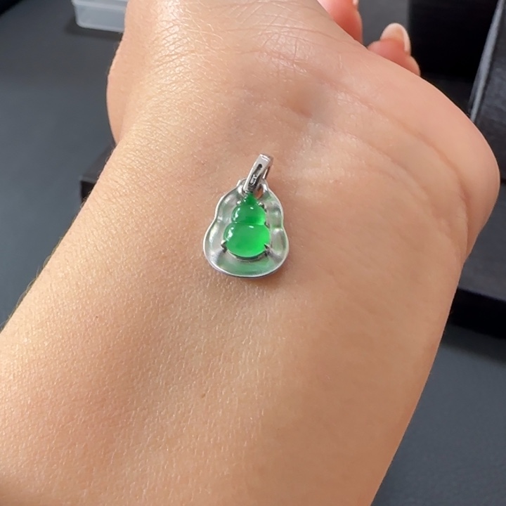 翡翠颈饰18K金镶嵌L葫芦