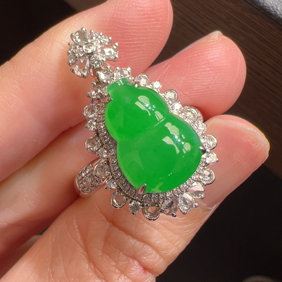 翡翠18K金镶嵌颈饰收到货48小时鉴赏期