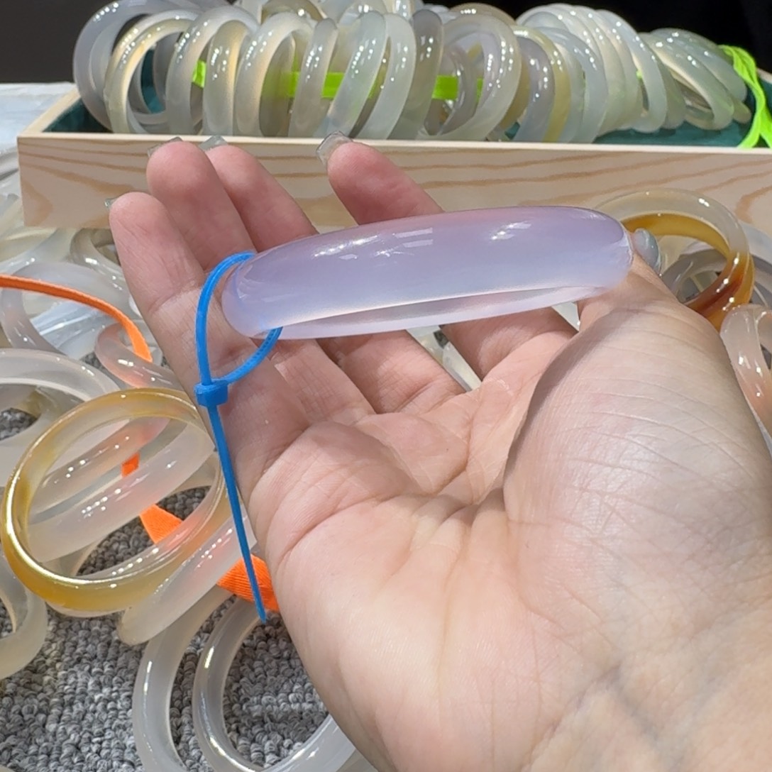 玛瑙/玉髓手镯未镶嵌奶*?07