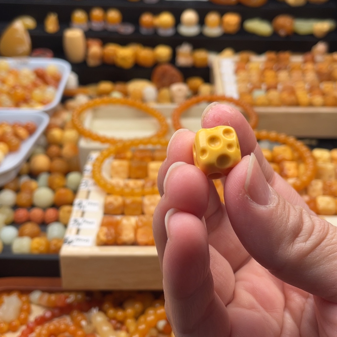 石英质玉（缅黄）合金饰品