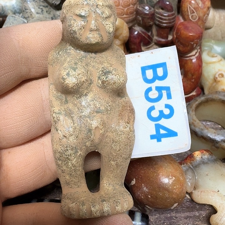 蛇纹石玉颈饰未镶嵌